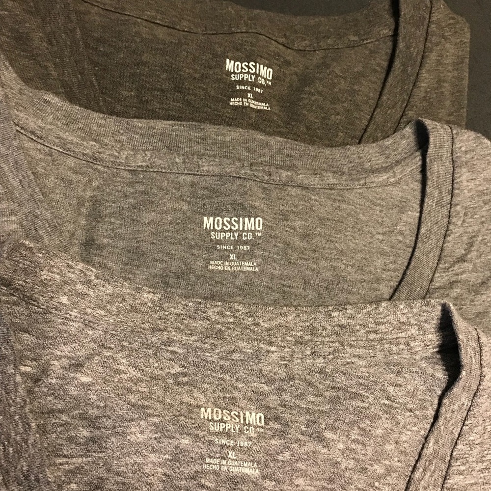 Mossimo t-shirts together - Picture 2 of 3